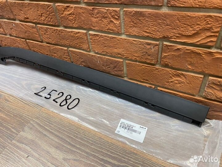 Накладка двери передней левой Kia Seltos 2019+