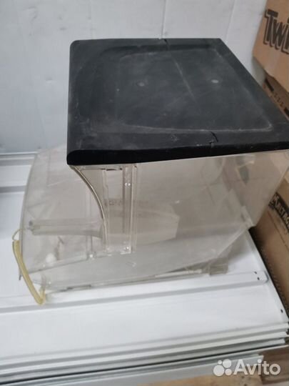 Гравитационный контейнер для сыпучих продуктов