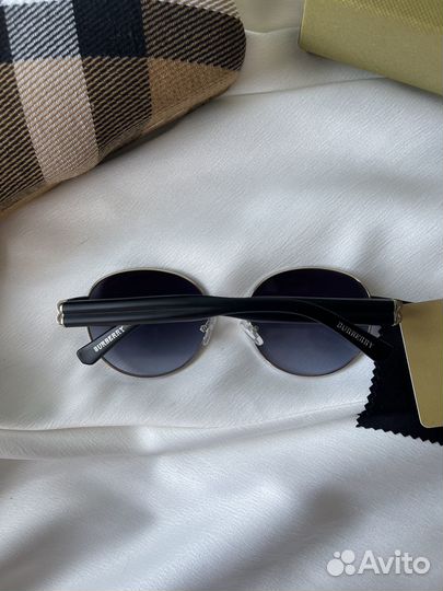 Солнцезащитные очки Burberry