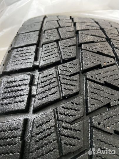 Bridgestone Blizzak DM-V1 225/65 R17 102R