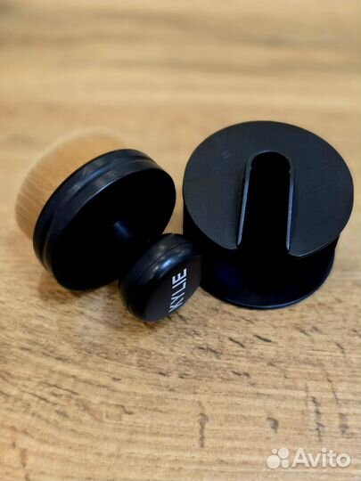 Kylie Кисть для тона travel лимитка Америка ориг