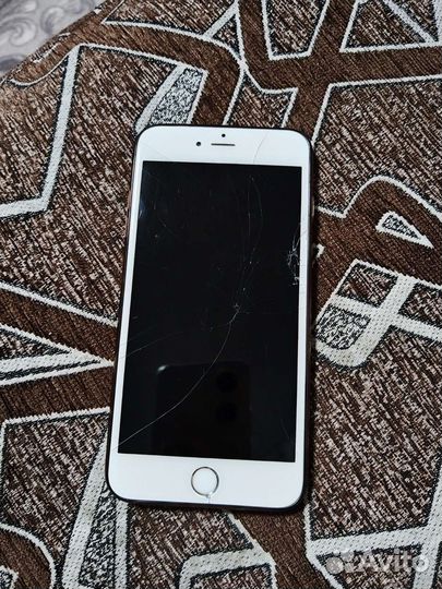 Телефон iPhone 6s