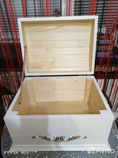 Хлебница в виде сундука