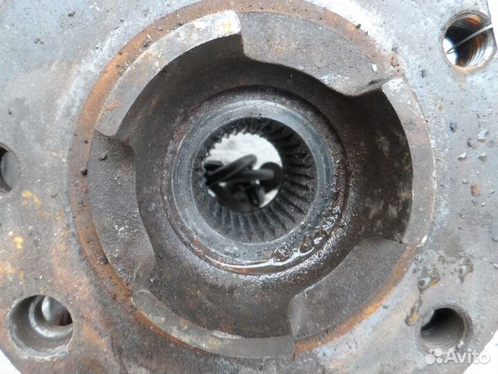 Кулак поворотный левый Volkswagen Touareg 1 7L 7L0