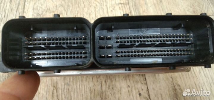 Блок управления двигателем Volkswagen Golf