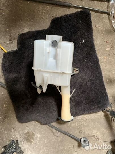 Бачок омывателя Toyota Corolla