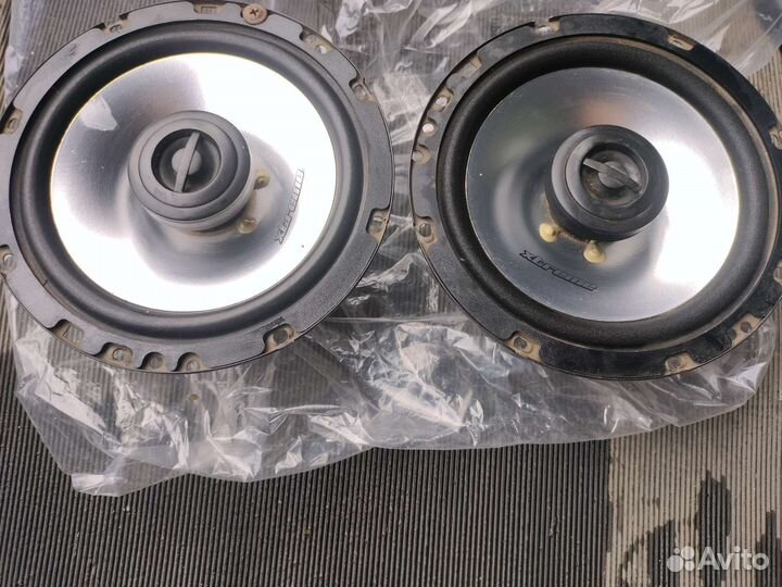 Акустические колонки в автомобили