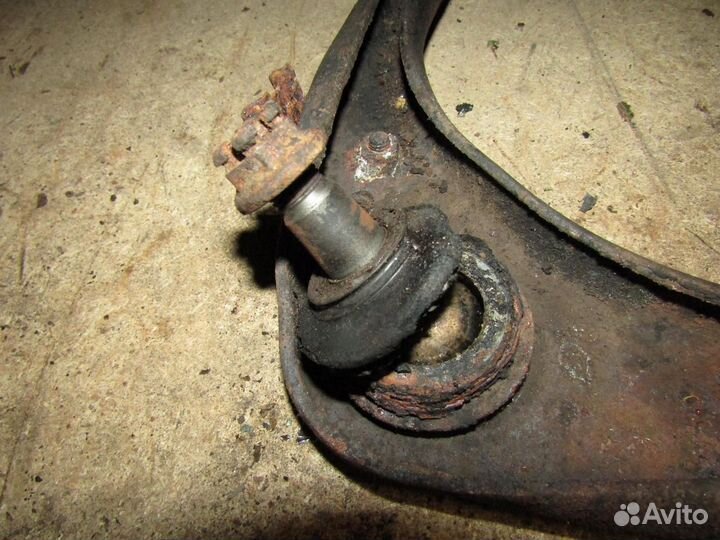 Рычаг передний верхний левый LX 570 2007