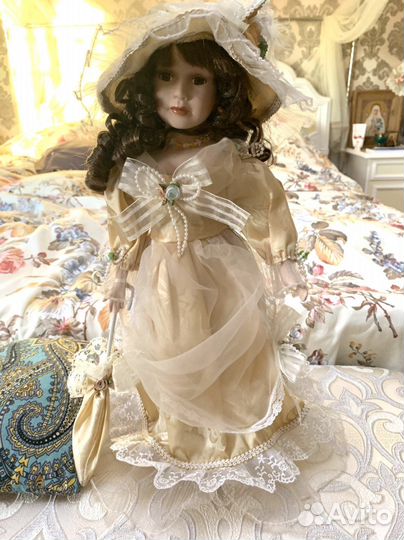 Кукла фарфоровая коллекционная