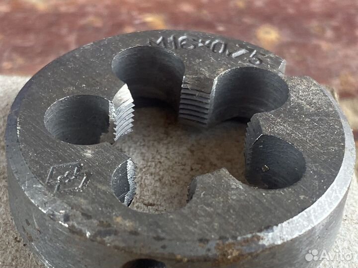 Плашка СССР м16 шаг резьбы 0,75