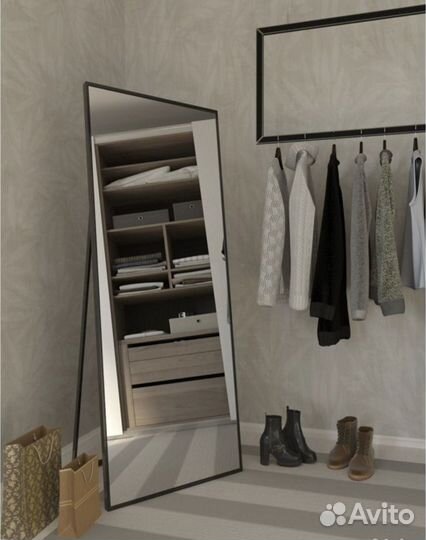 Зеркало в раме напольное