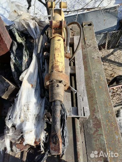 Гидромолот