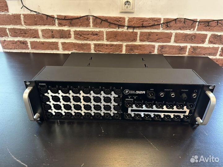 Цифровой микшерный пульт Mackie DL32R
