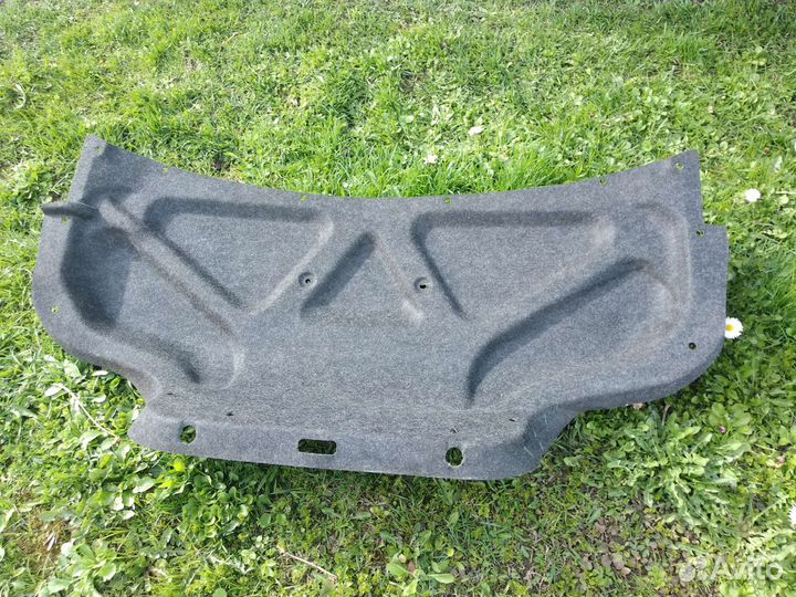 Обшивка крышки багажника Скайлайн