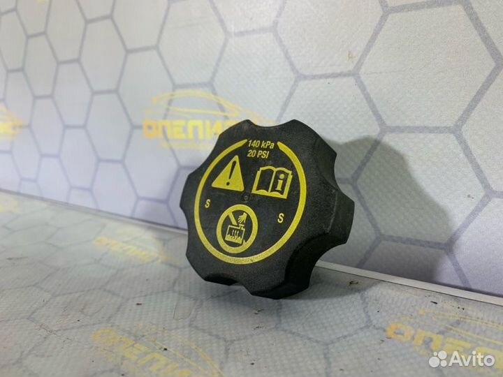 Крышка расширительного бачка Opel Astra J OPC