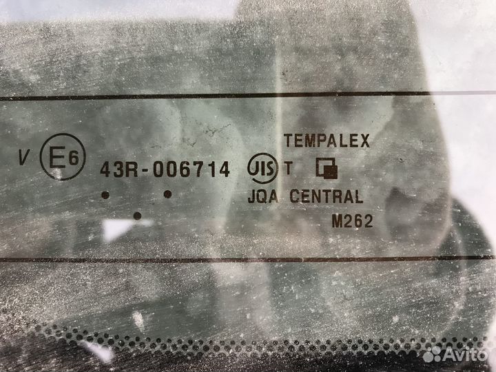 Стекло багажника