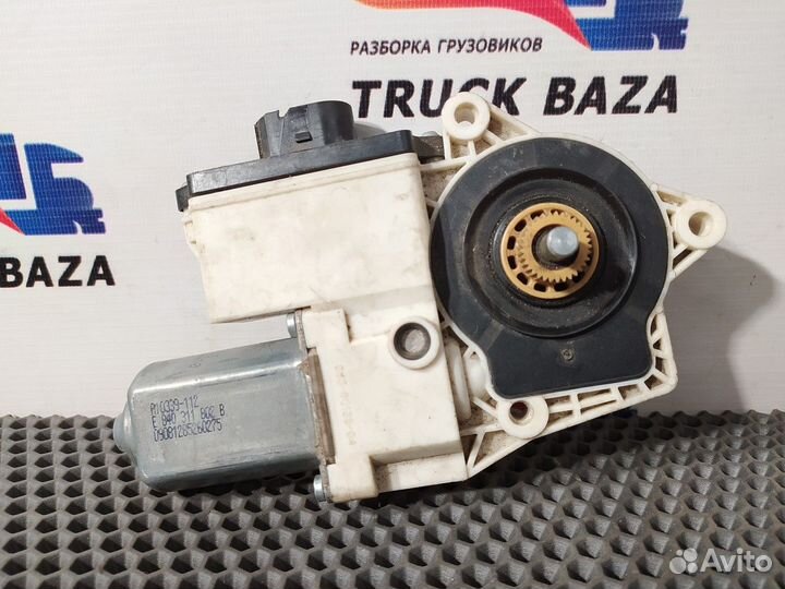 Моторчик стеклоподъемника правый