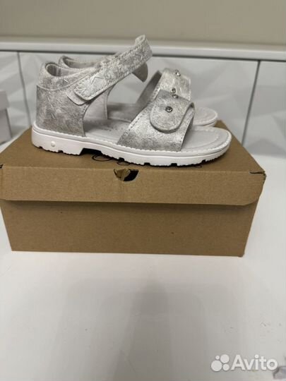 Сандалии для девочки