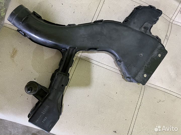 Воздухозаборник на nissan tiida c11 1.6