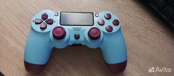 Геймпад крепление к нему и часы