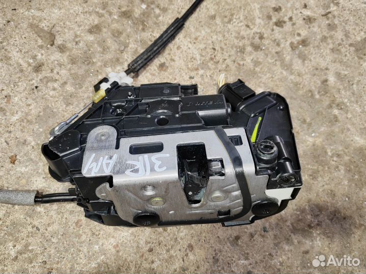 Замок двери задней правой Volkswagen Amarok рест