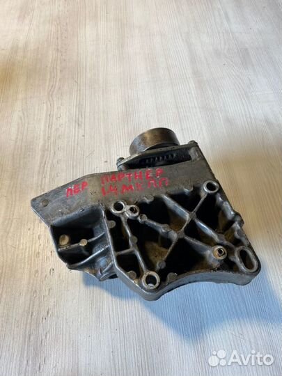 Кронштейн генератора Peugeot Partner M59