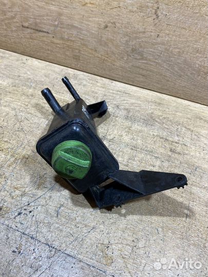 Бачок гидроусилителя Volkswagen Passat B5+ B93