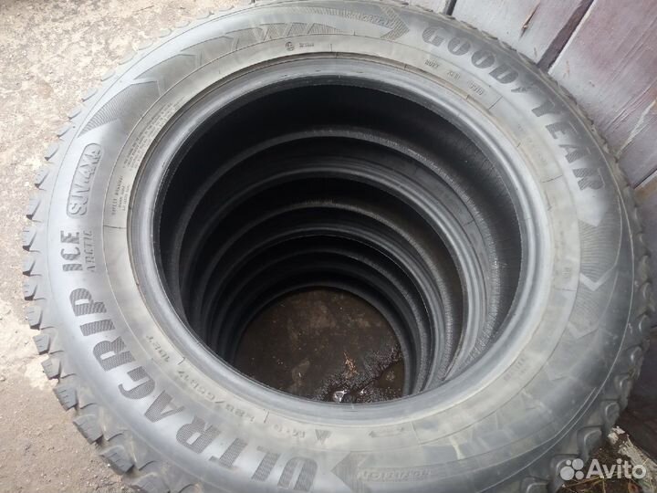 Goodyear UltraGrip Ice Arctic SUV 225/65 R17