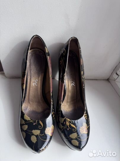 Лаковые кожаные туфли