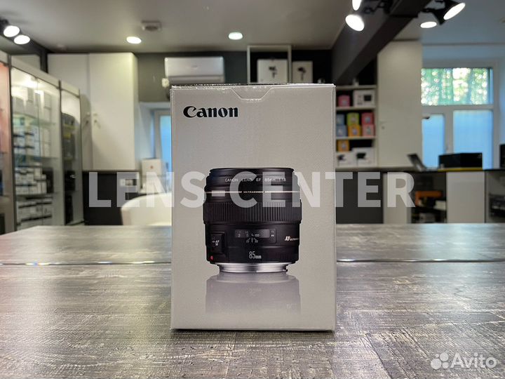 Canon EF 85mm f/1.8 USM