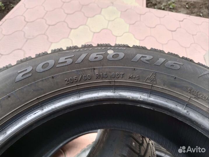 Pirelli Winter Ice Zero 205/60 R16 96T