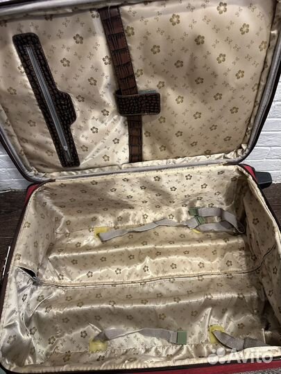 Чемодан размер М