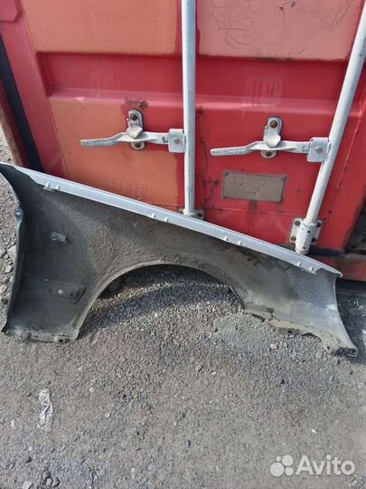 Крыло переднее левое на Мерседес w210