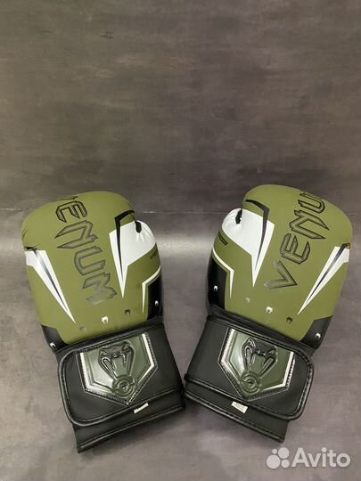 Боксерские перчатки Venum 12oz новые