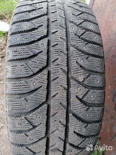 Bridgestone Ice Cruiser 7000 215/50 R17