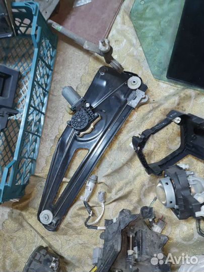 Стеклоподьемник задний на ренж ровер вог 3