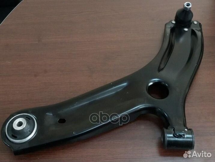 Рычаг передней подвески нижний левый с шарнирам