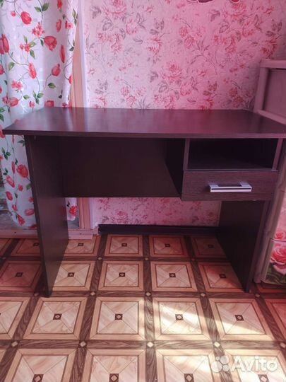 Письменный стол для школьника бу