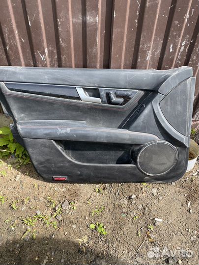 Передняя левая дверь мерседес w 204