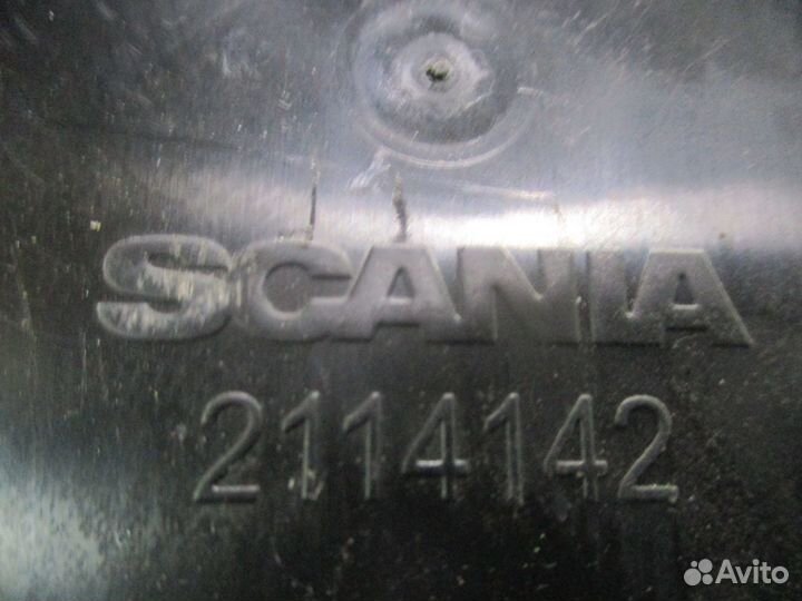 Выпускной дефлектор на задней стенке кабины Scania