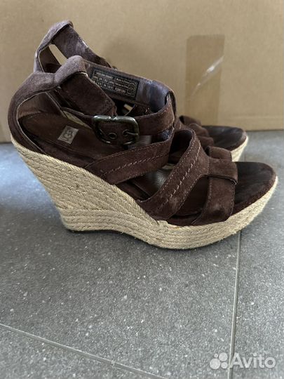 Босоножки на танкетке uggs и Trussardi