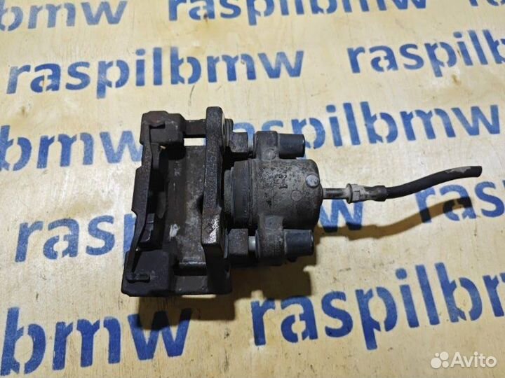 Суппорт задний левый Bmw 5-Series E39 M54B25 2002