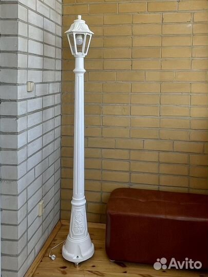 Уличный фонарь столб