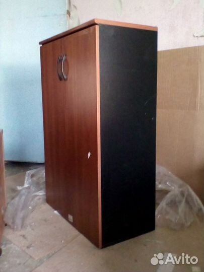 Шкаф средний, двухдверный