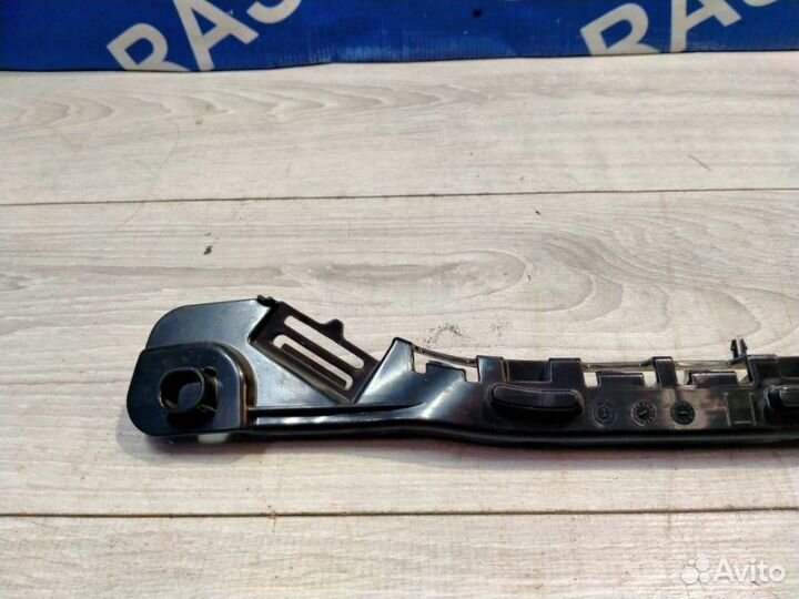 Крепление бампера заднее левое Mercedes-Benz