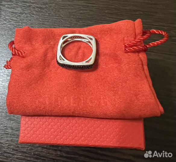 Серебряное кольцо квадратное
