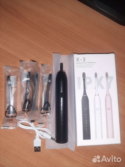 Электрическая зубная щетка