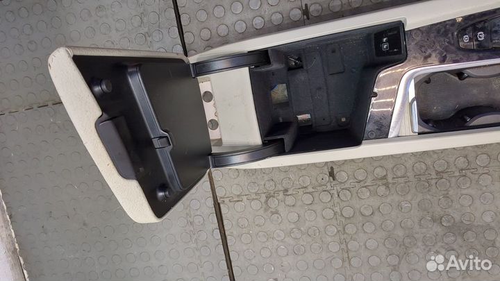 Консоль салона Volvo S60 2018, 2020