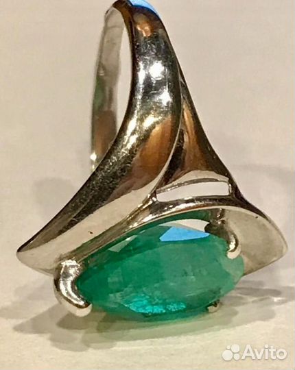 Кольцо с природным изумрудом