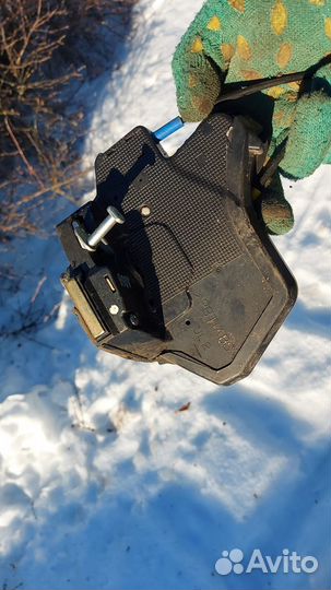 Замок двери задней левой Toyota Corolla 120